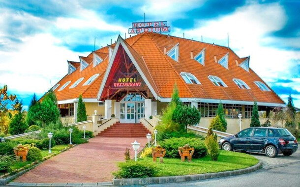 Ubytovaní budete v krásnom hoteli Gastland Átrium
