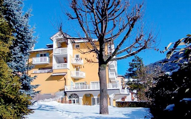 Hotel Europa *** 150 m od jezera Molveno Itálie