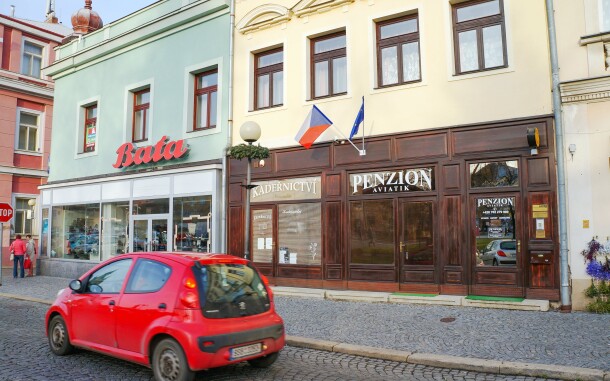 Az Aviatik Panzió Čáslav történelmi központjában található
