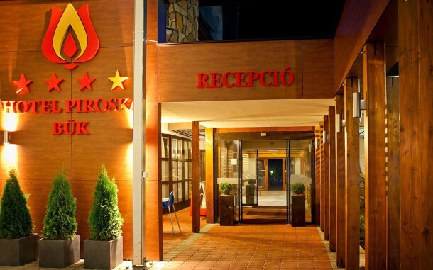 A Hotel Piroska**** Bük szívében található