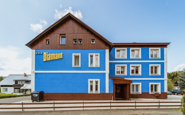 Épület, Hotel Diamant, Harrachov, Óriás-hegység