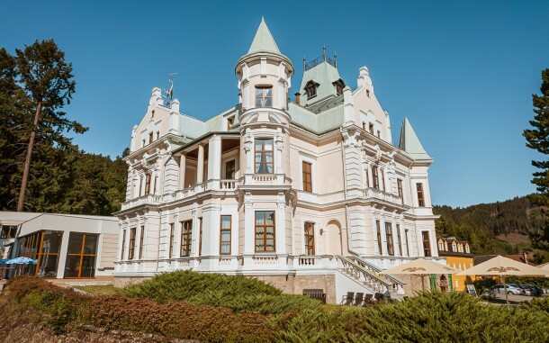 Budova, Hotel Château Tehelne, Karlovy Vary