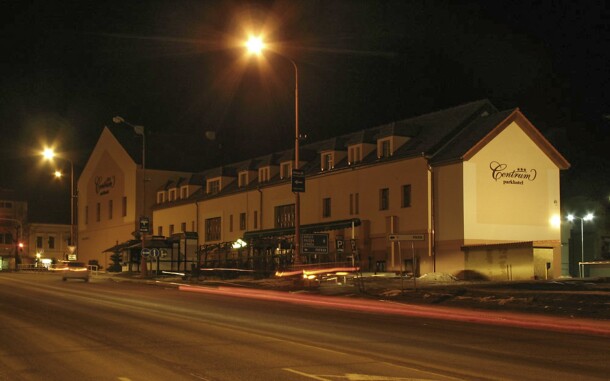A Parkhotel Centrum épülete Szepesújvár (Spišská Nové Ves) központjában található