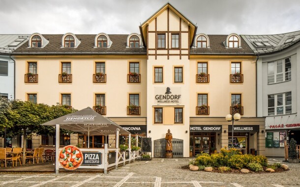 Hotel Gendorf *** Vrchlabí központjában, a Krkonoše Nemzeti Parkban