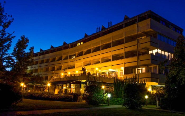 Hotel Marina-Port **** se soukromou pláží u Balatonu