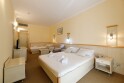Classic háromágyas szoba erkéllyel, Hotel Adria ***, Biograd na Moru