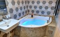 Dvoulůžkový pokoj RELAX s rohovou vířivkou, Wellness Hotel Fénix ****