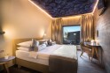 Rodinná izba Superior s balkónom a výhľadom na more, Hotel Vinotel Gospoja ****, Vrbnik, Chorvátsko