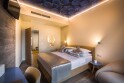 Rodinná izba Superior s balkónom a výhľadom na more, Hotel Vinotel Gospoja ****, Vrbnik, Chorvátsko