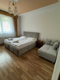  Dvoulůžkový pokoj deluxe s manželskou postelí a přistýlkou, Hotel Praga, Karlovy Vary