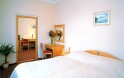 Třílůžkový pokoj s výhledem na město a řeku, Wellness Hotel Jean de Carro ****, Karlovy Vary
