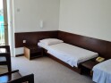 Kétágyas szoba erkéllyel a Marina épületben, Hotel Adriatic **, Omisalj, Krk sziget, Horvátország