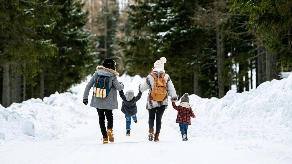 Kirándulás a havas tájon a családdal
