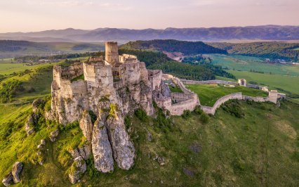 Objevte to NEJ ze Slovenska: 9 + 1 nejkouzelnějších hradů, ve kterých se psaly dějiny