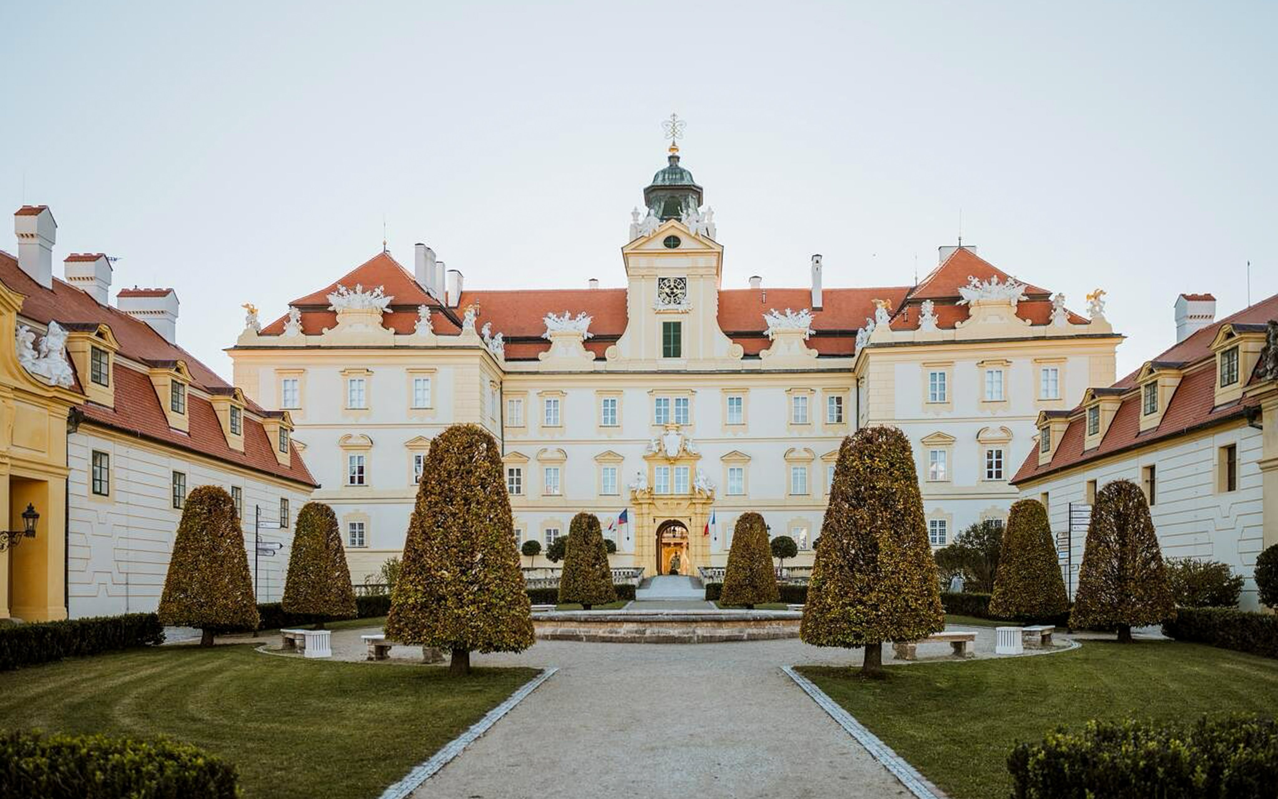 Lednicko-valtický areál a památky UNESCO: Zámecký Hotel Anton Florian se snídaněmi + welcome drink a víno