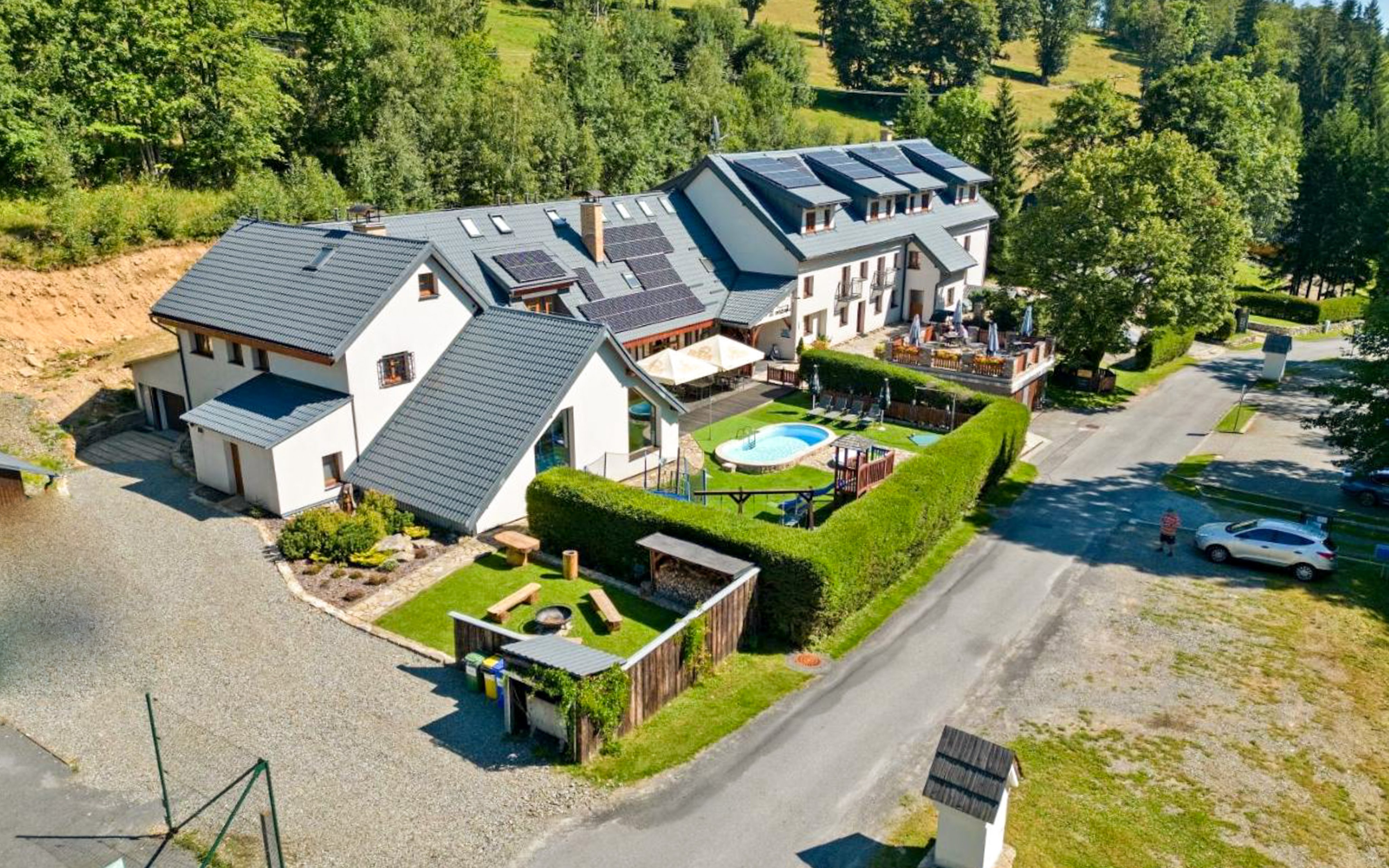 Jeseníky a Králický Sněžník: Horský hotel Sněženka *** s polopenzí, 2 bazény a vířivkou + bowling a hřiště