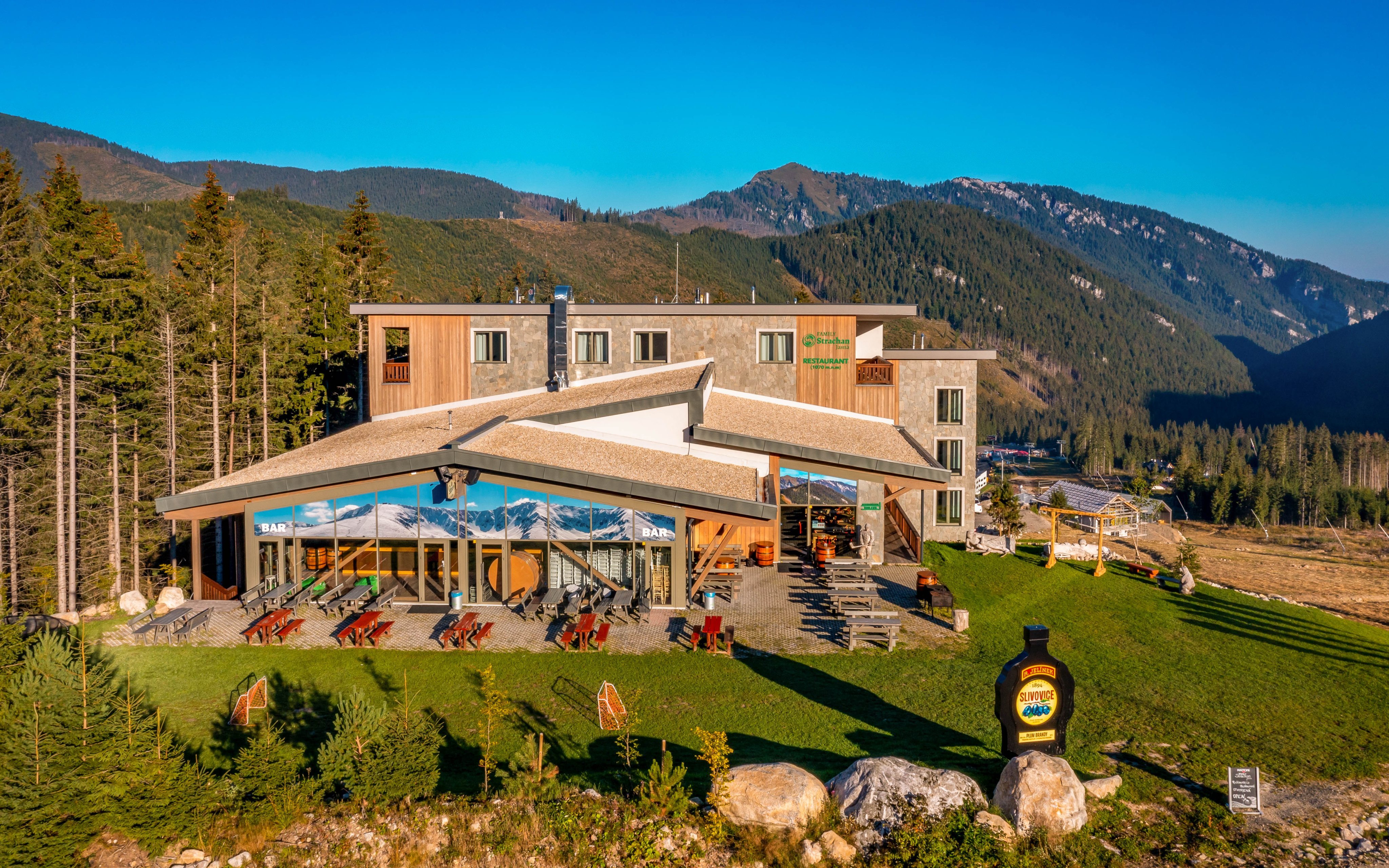 Liptovský Mikuláš v Hotelu Strachan Family Jasná *** s polopenzí a každodenním wellness + vyžití pro děti