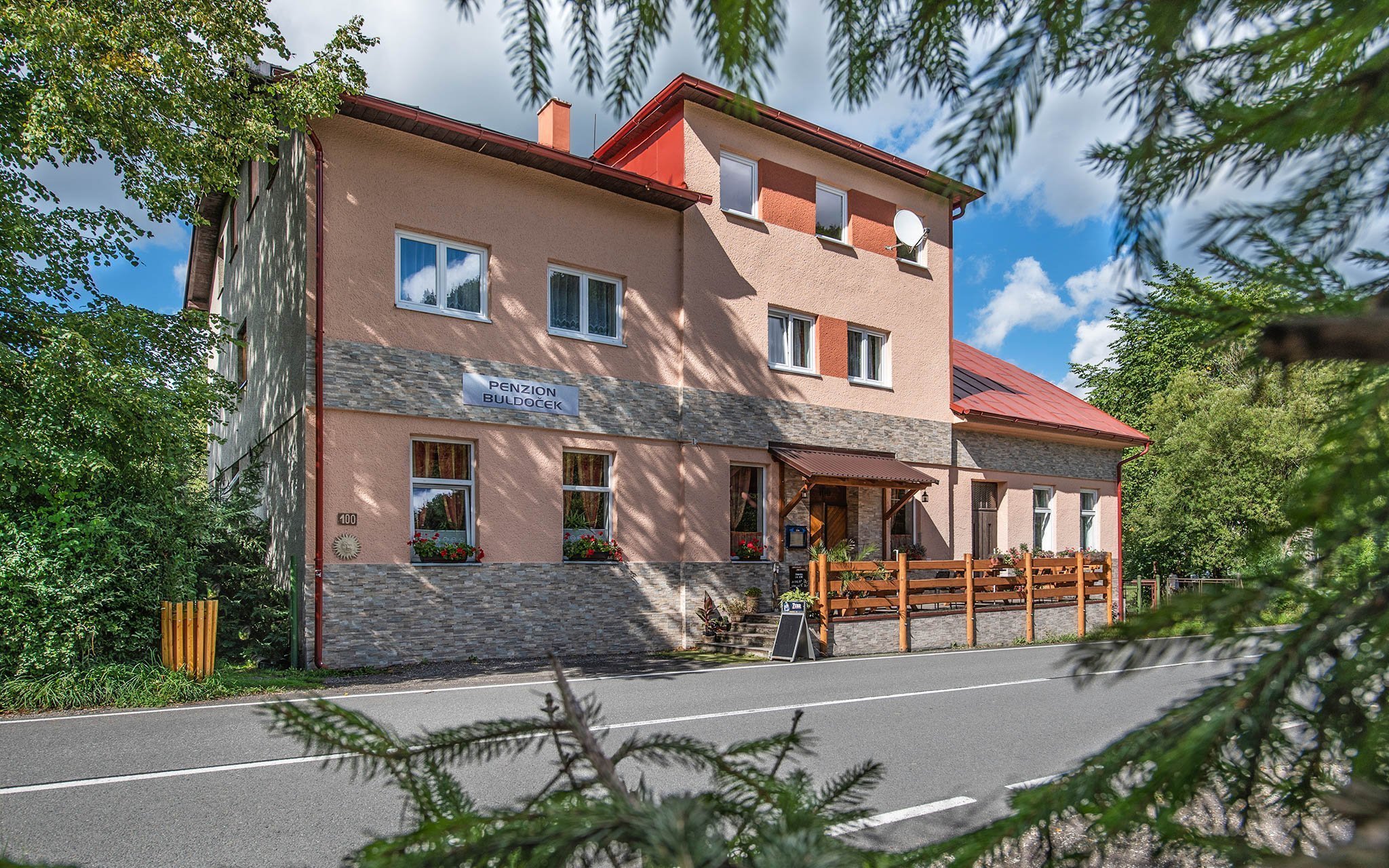 Beskydy u NP Mionší v Penzionu Buldoček s polopenzí a privátním wellness + společenská místnost a kolárna