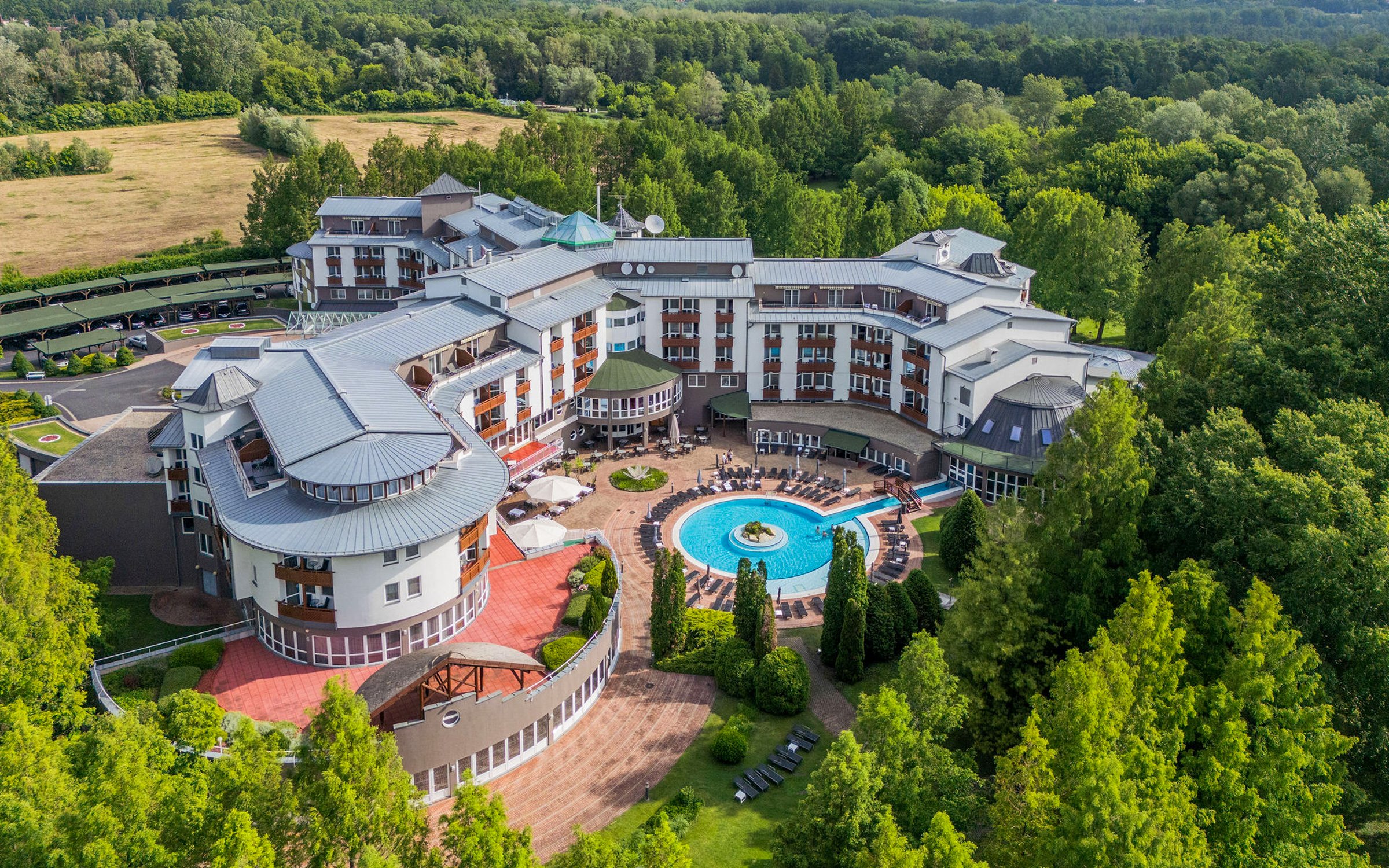 Hévíz: Luxusní pobyt v 5* Lotus Therme Hotelu & Spa s polopenzí, termálním wellness a saunovým světem