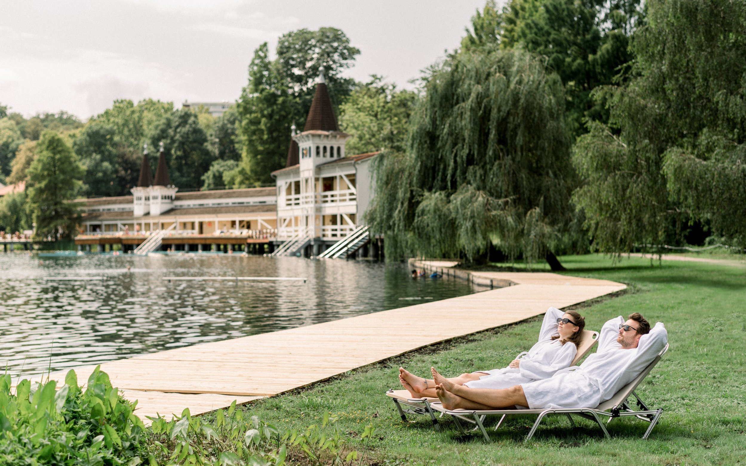 Maďarsko jen 100 m od jezera Hévíz v Bonvital Wellness & Gastro Hotelu ****+ s wellness, polopenzí a termály
