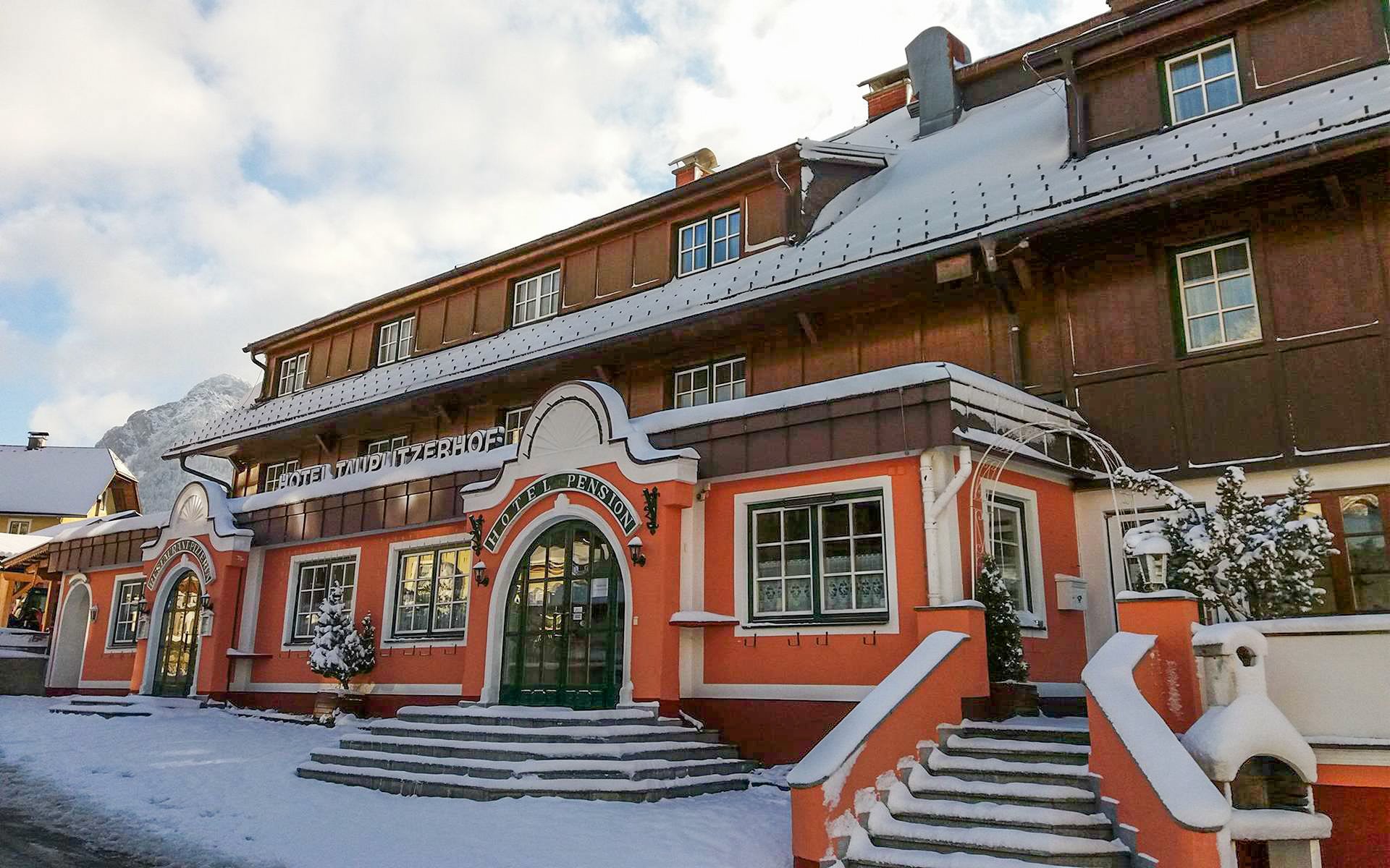 Alpy 300 m od skiareálu v Hotelu Tauplitzerhof *** se snídaní či polopenzí, hernou, saunami a slevovou kartou