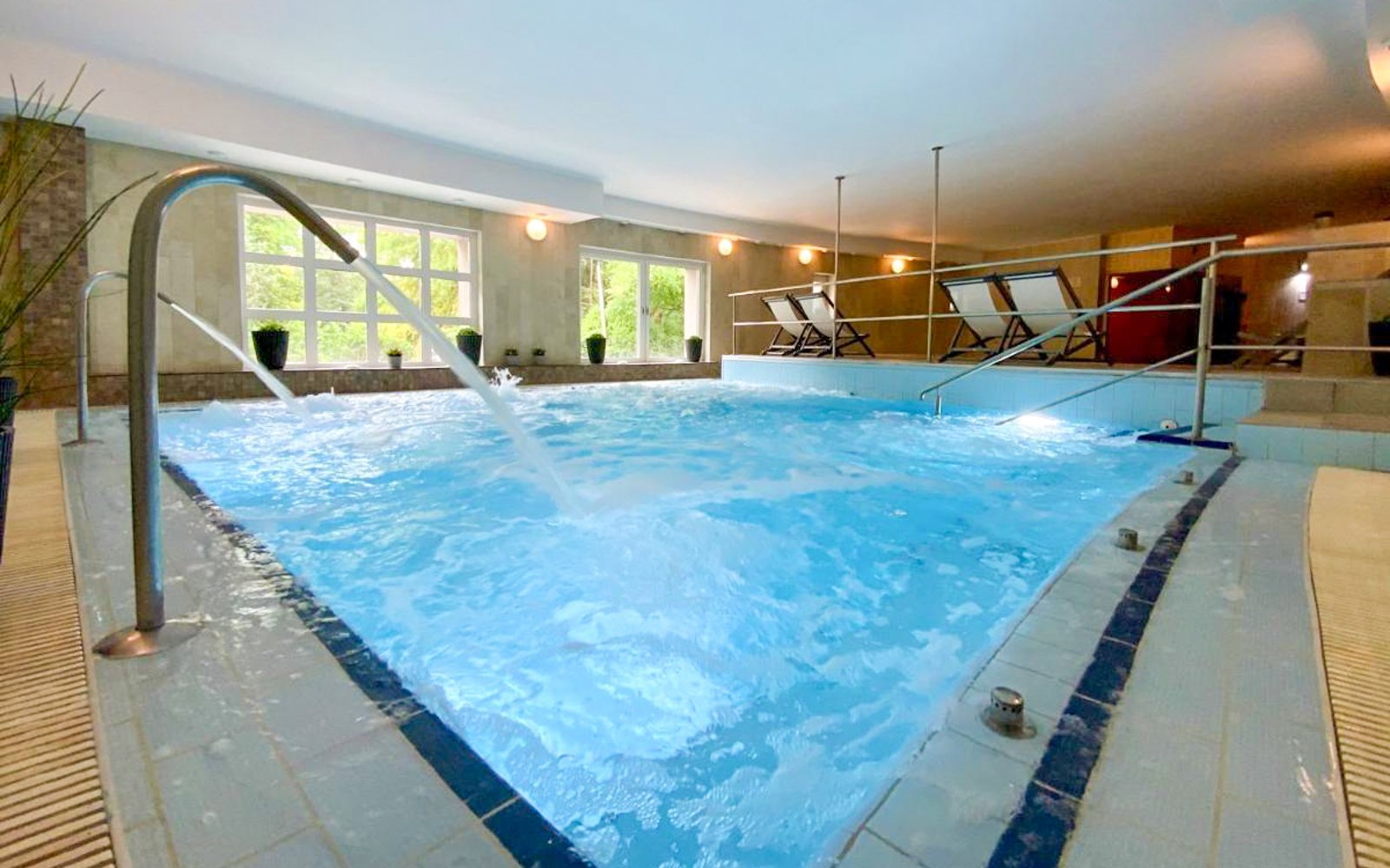 Miskolc 450 m od termálů v Bástya Konferencia és Wellness Hotelu **** s all inclusive light + vířivky a sauny