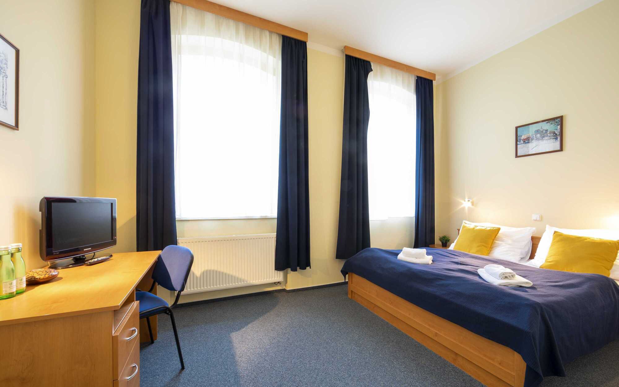 Čechy v Parkhotelu Terezín *** se snídaní či polopenzí a vstupenkou na prohlídku muzea a podzemních chodeb