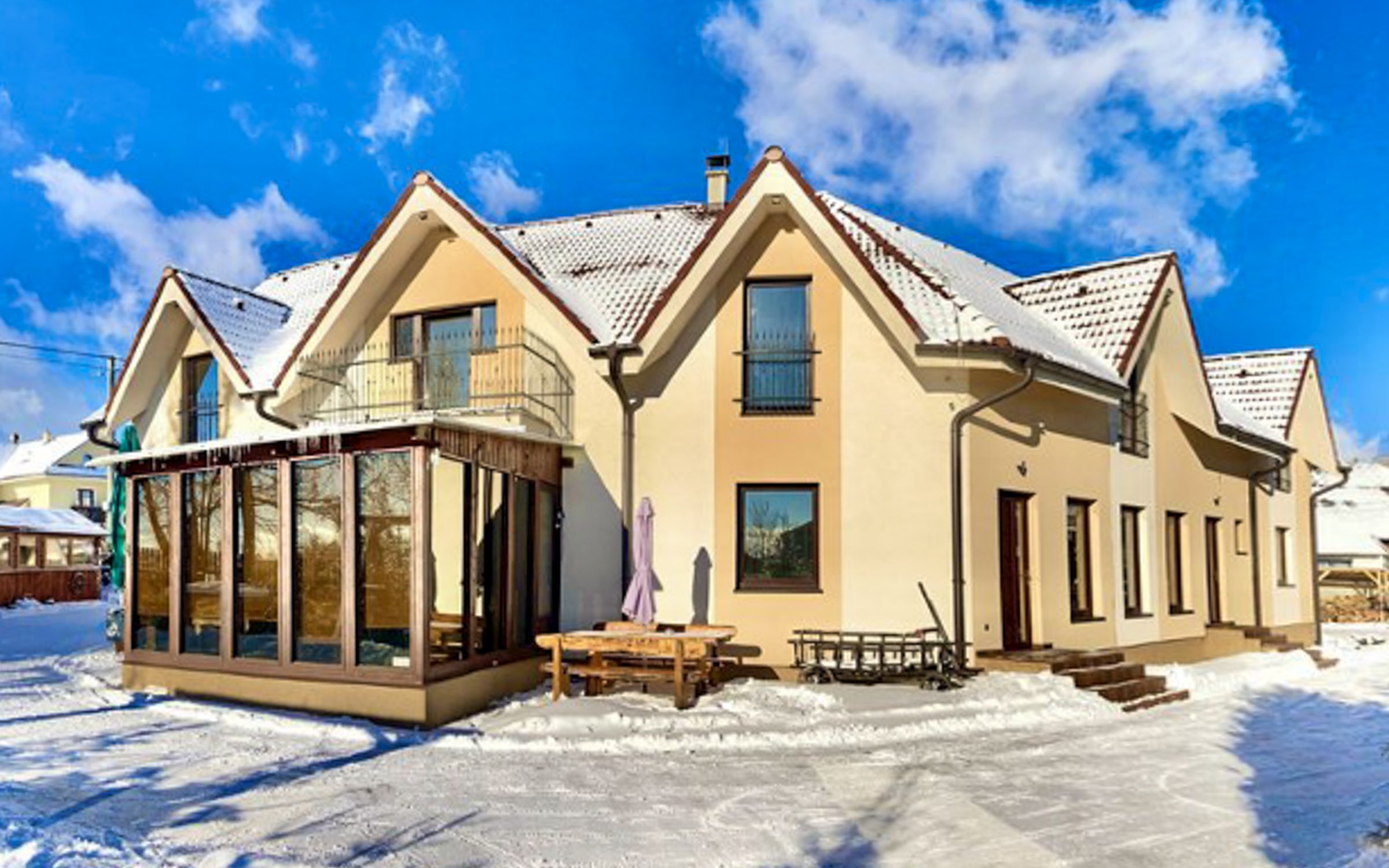 Národní park Vysoké Tatry blízko ski areálů: Nová Lesná ve Vile Lesana se snídaní + víno a sleva do aquaparku