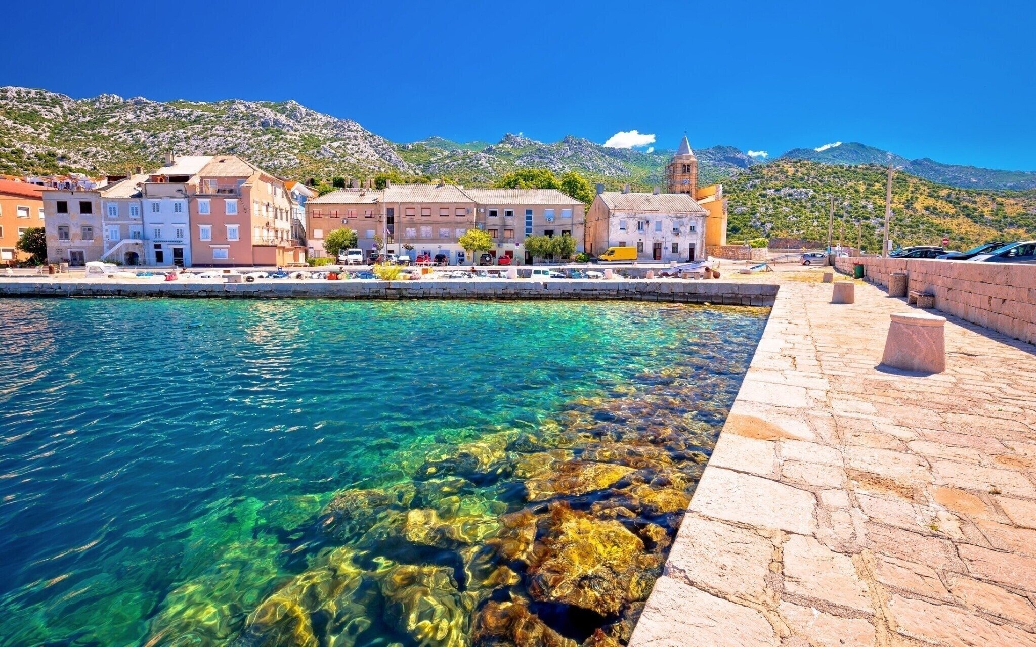 Letovisko Karlobag jen 60 m od moře v Apartmánech Gogi až pro 6 osob s klimatizací a terasou + zahrada a gril