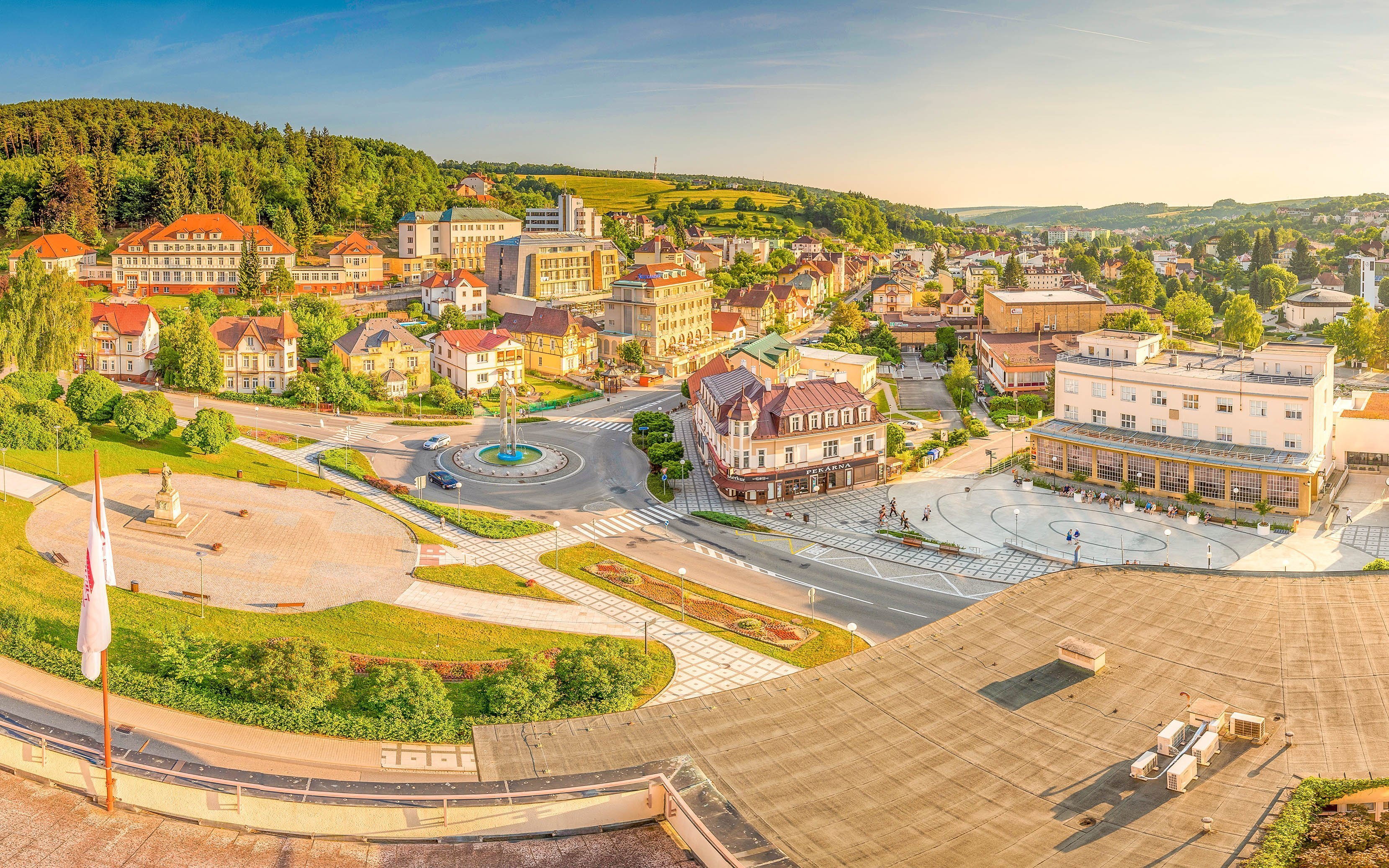 Dovolená v krásných Luhačovicích nedaleko kolonády v Penzionu Oáza se snídaní a vstupem na městskou plovárnu