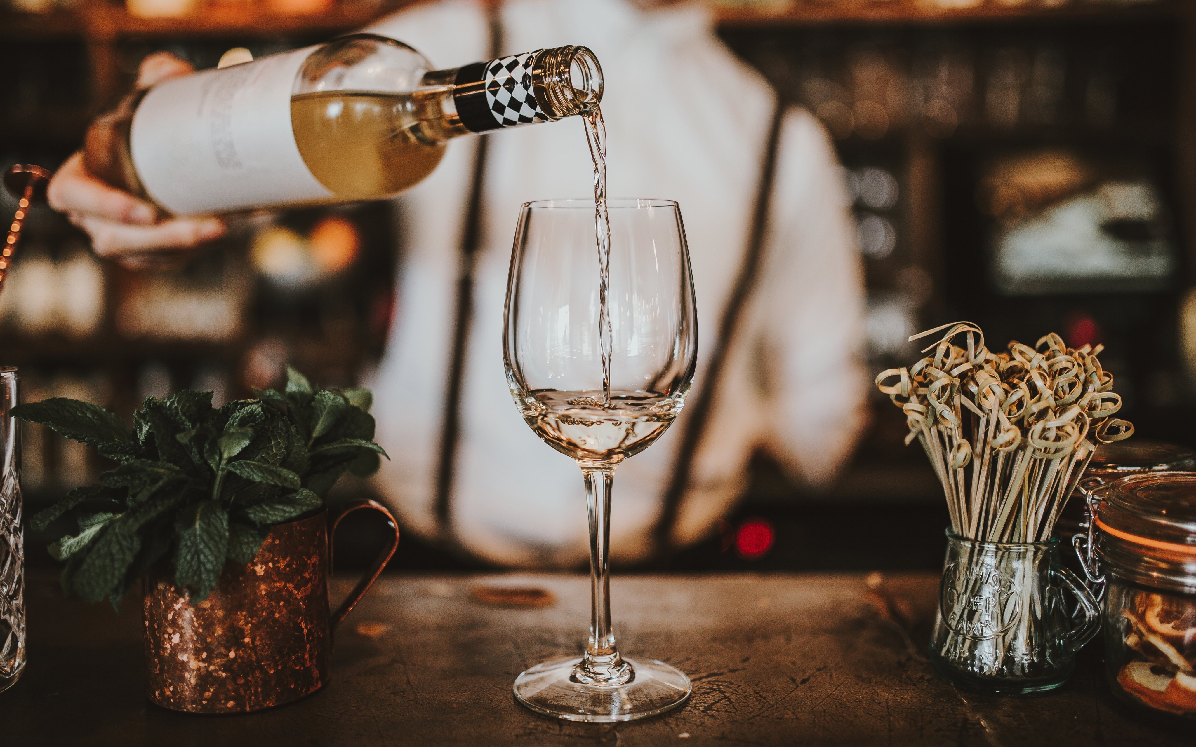 Jižní Morava jen 10 minut chůze od zámku Lednice: Pobyt v Penzionu Myslivna se snídaní či polopenzí a vínem