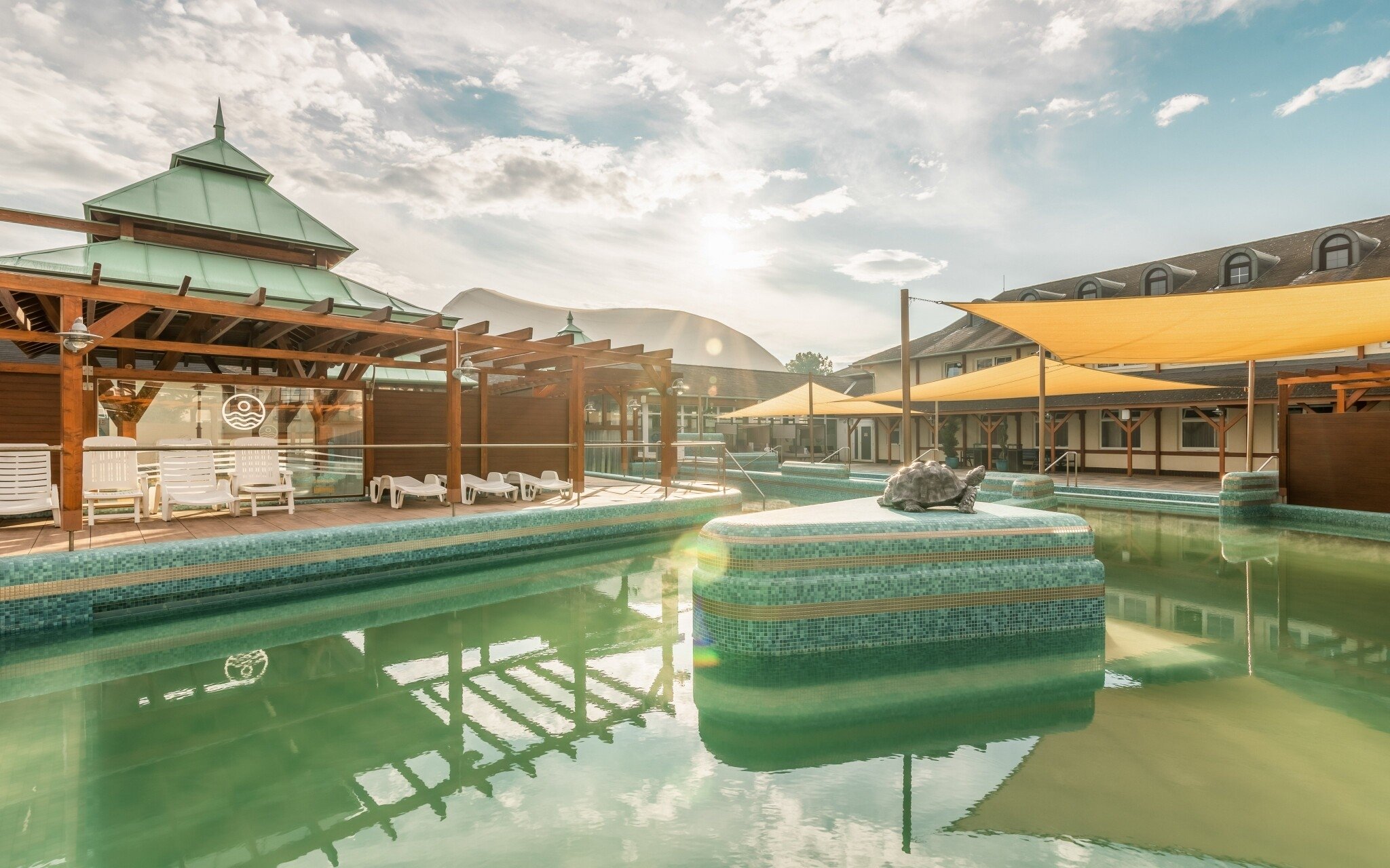 Lázně Mosonmagyaróvár ve Fészek Fogadó - Pension Nest se snídaní, každodenním vstupem do termálů a vířivkou