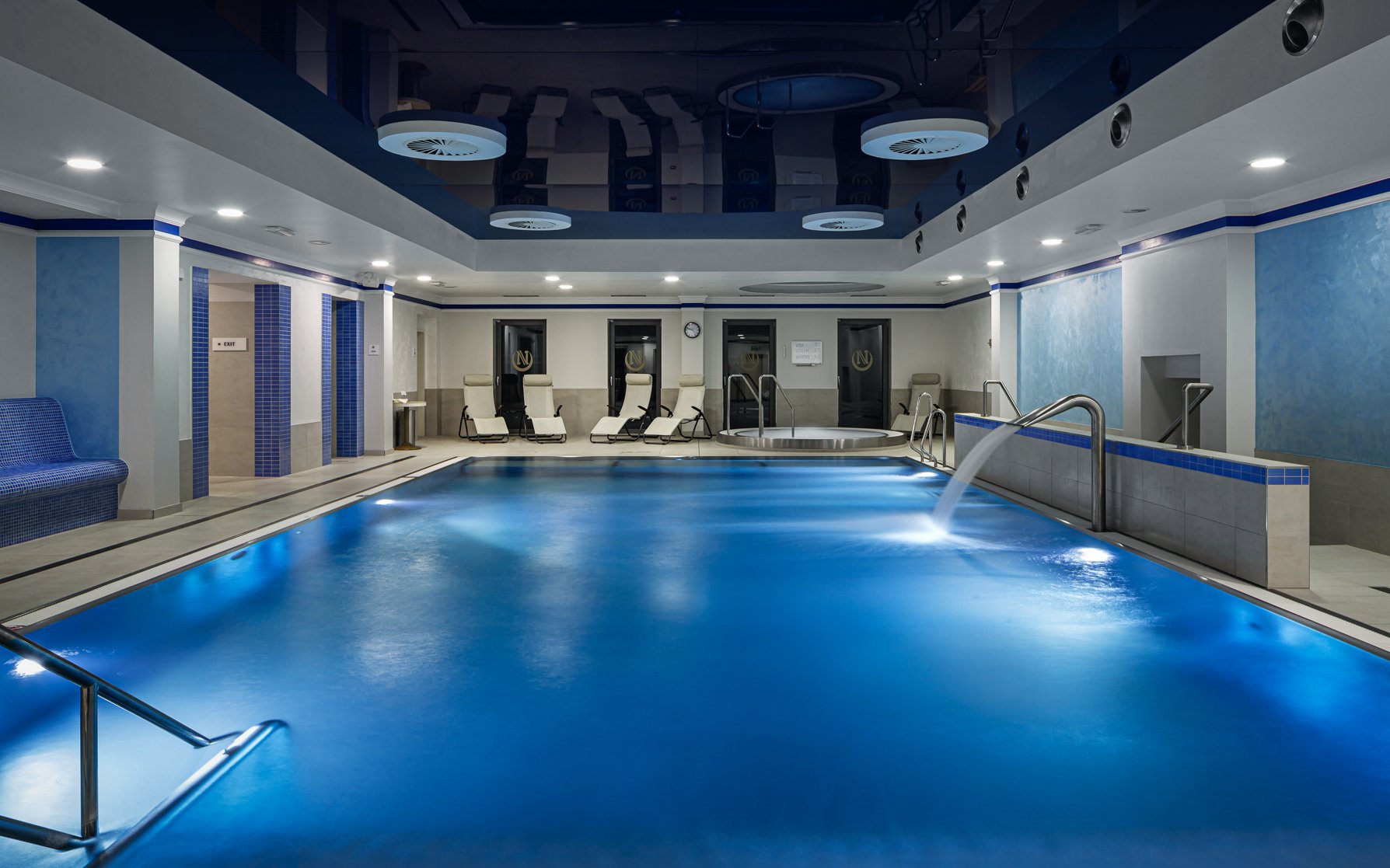 Mariánské Lázně v centru: Grandhotel Nabokov **** s polopenzí, neomezeným wellness a saunami + masáž