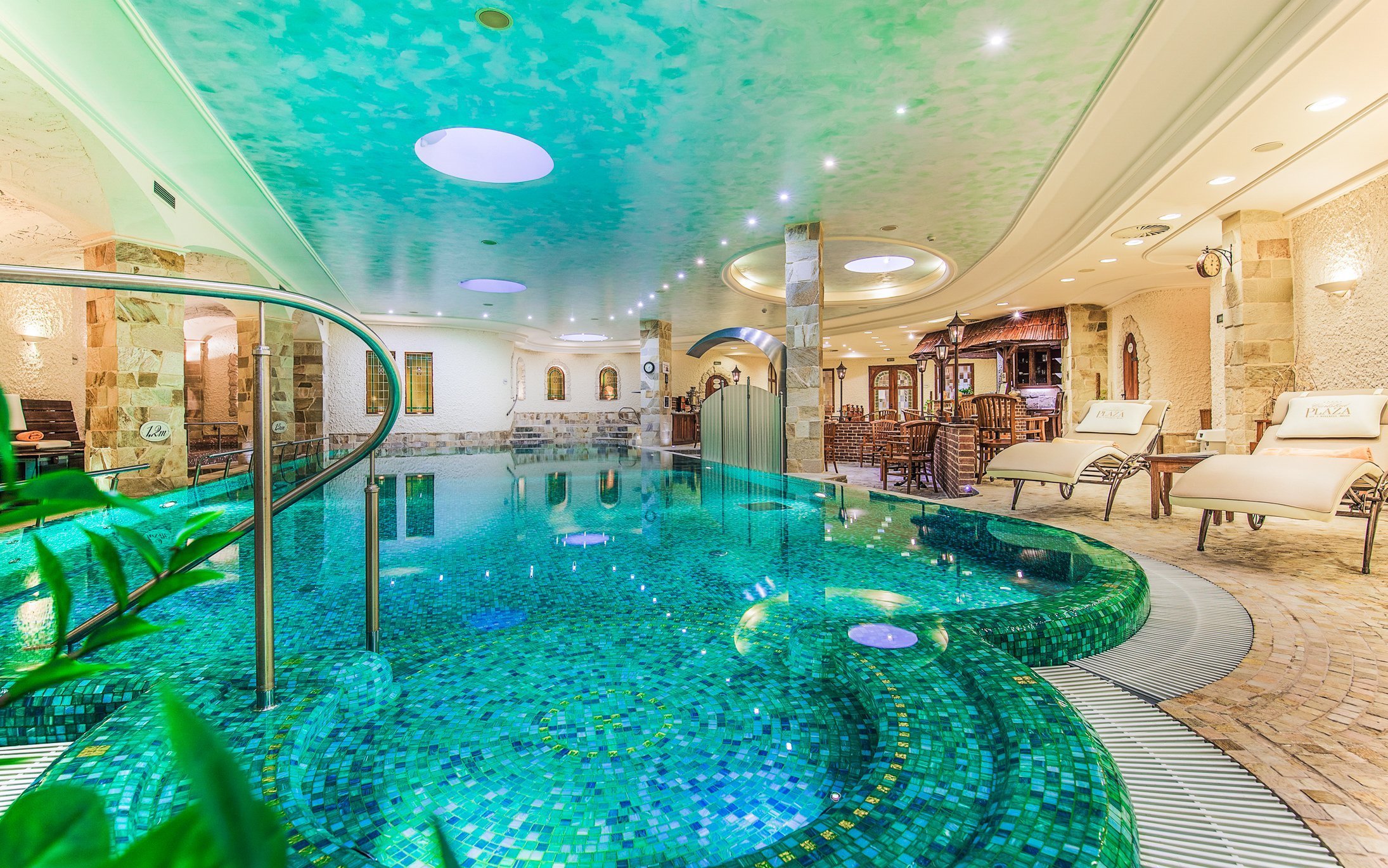 Karlovy Vary: Luxusní Hotel Carlsbad Plaza ***** s neomezeným wellness s 5 bazény a 7 druhy saun + snídaně