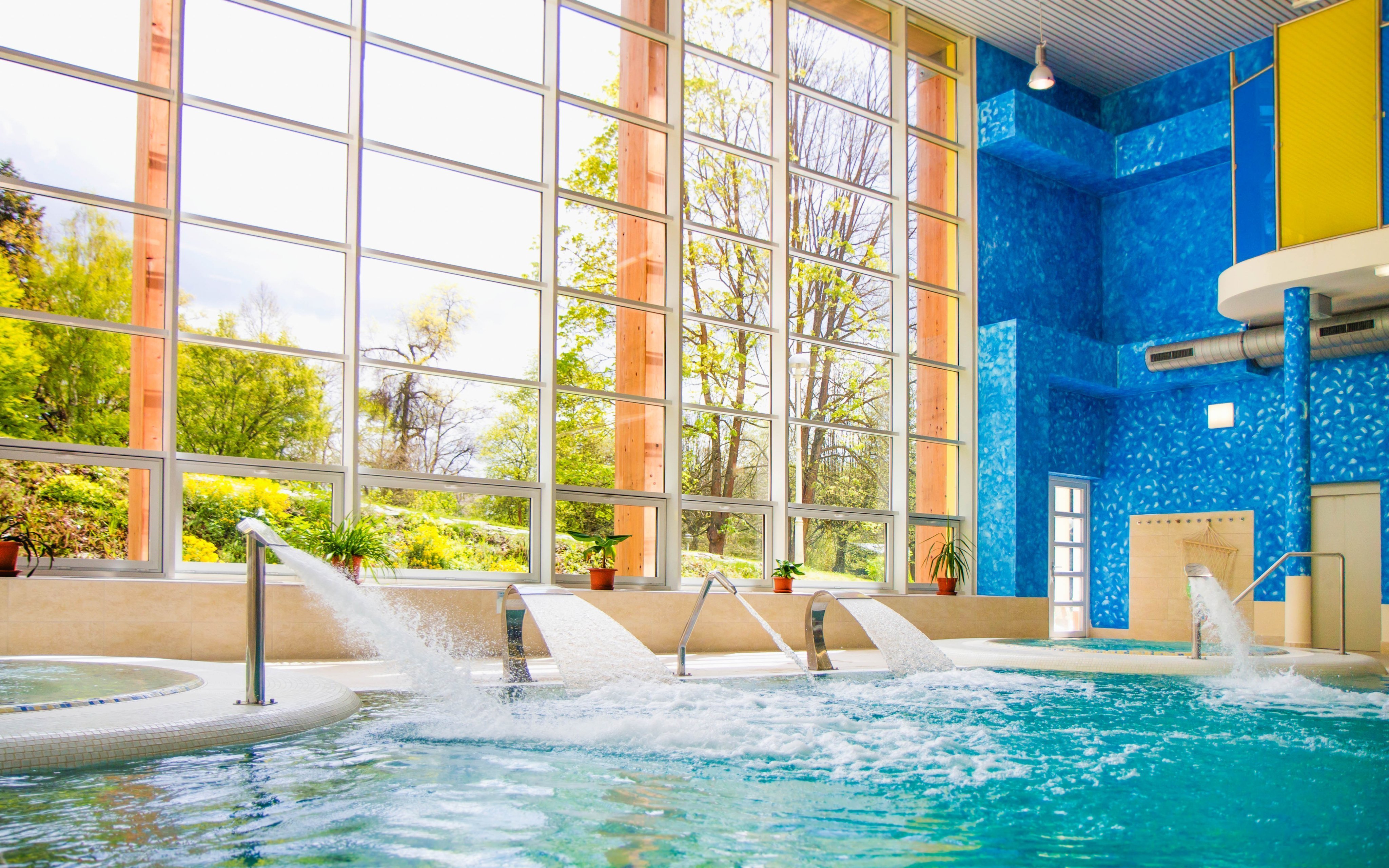 Konstantinovy Lázně: Hotel Jirásek *** s bazénem, solnou jeskyní, procedurami a polopenzí + kulturní akce