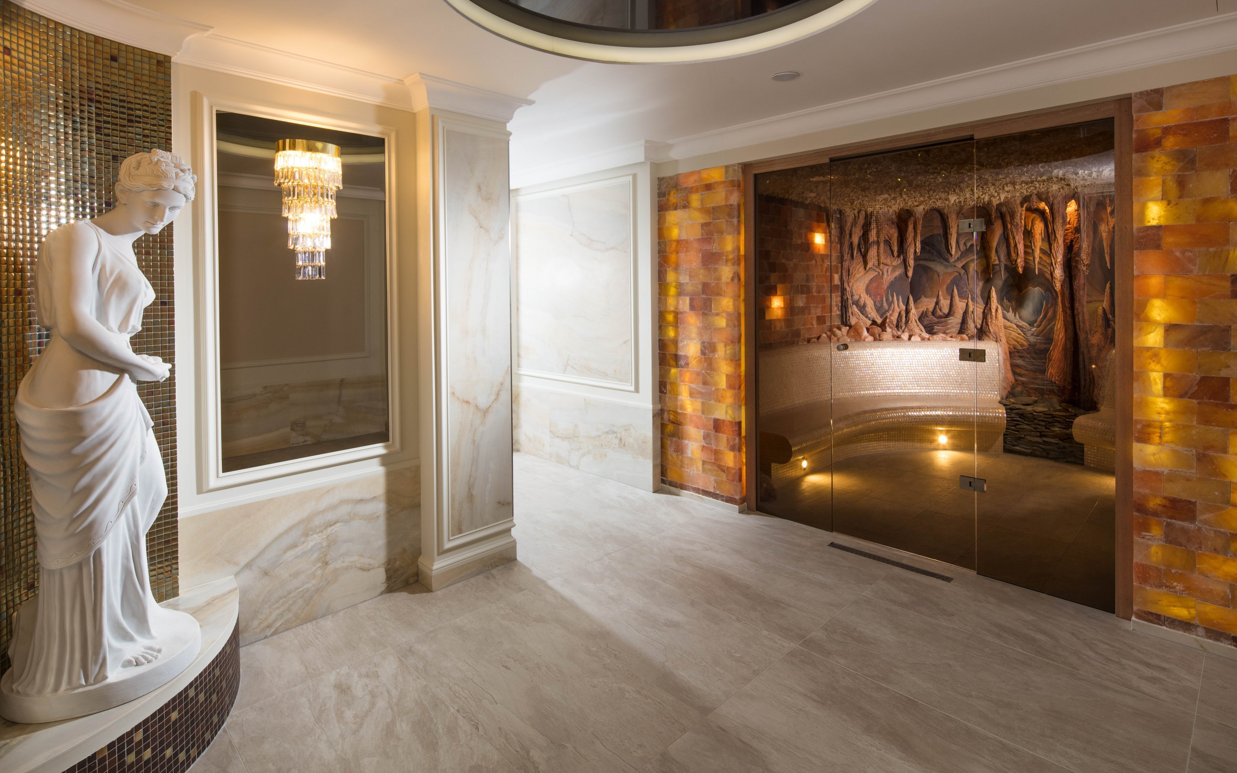 Mariánské Lázně luxusně v Hotelu Excelsior **** s až 14 léčebnými procedurami, neomezeným wellness + polopenze