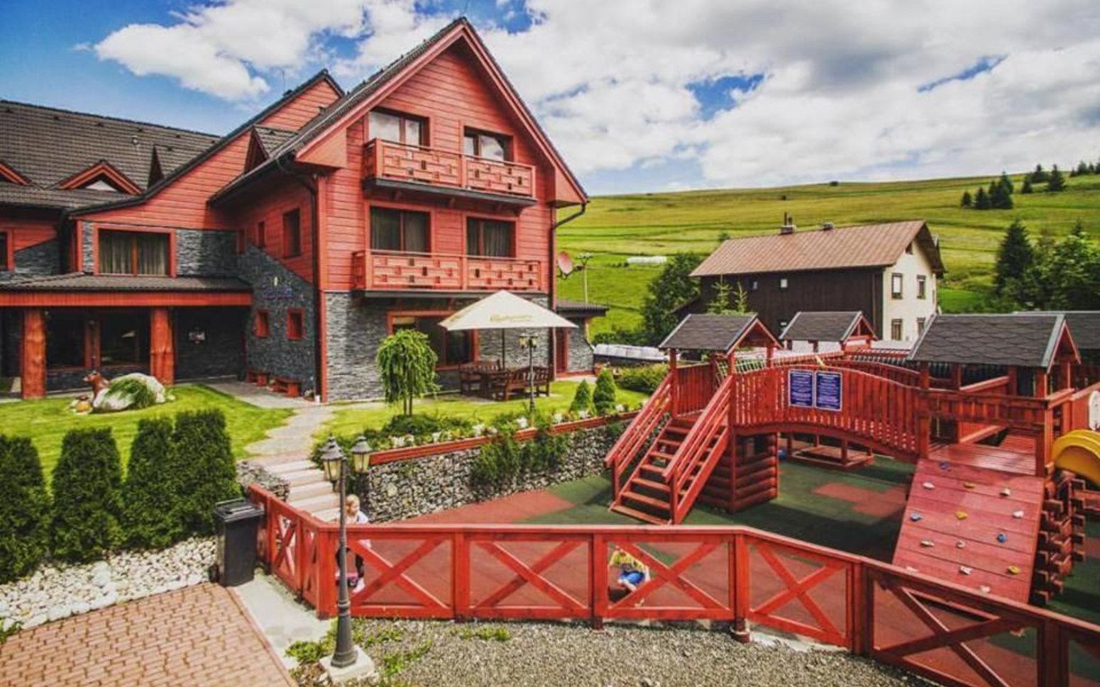 Belianské Tatry: Ždiar ve Winter & Summer Resortu *** s polopenzí, privátní vířivkou a dětským koutkem