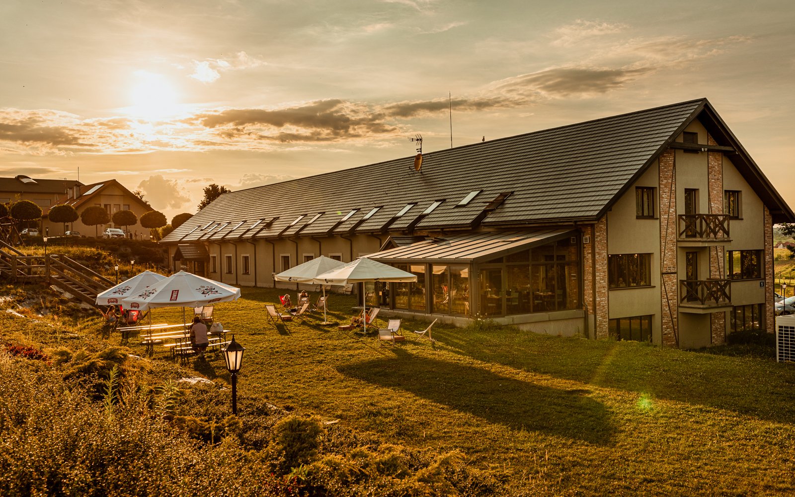 Polsko u Krakova na luxusním ranči: Hotel Szary Residence *** se snídaní/polopenzí a relaxací ve wellness