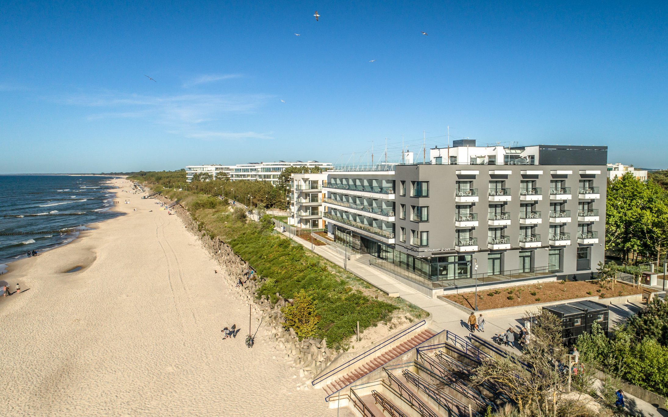 Baltské moře přímo na pláži v Hotelu Baltivia Sea Resort **** s polopenzí, neomezeným bazénem a saunami