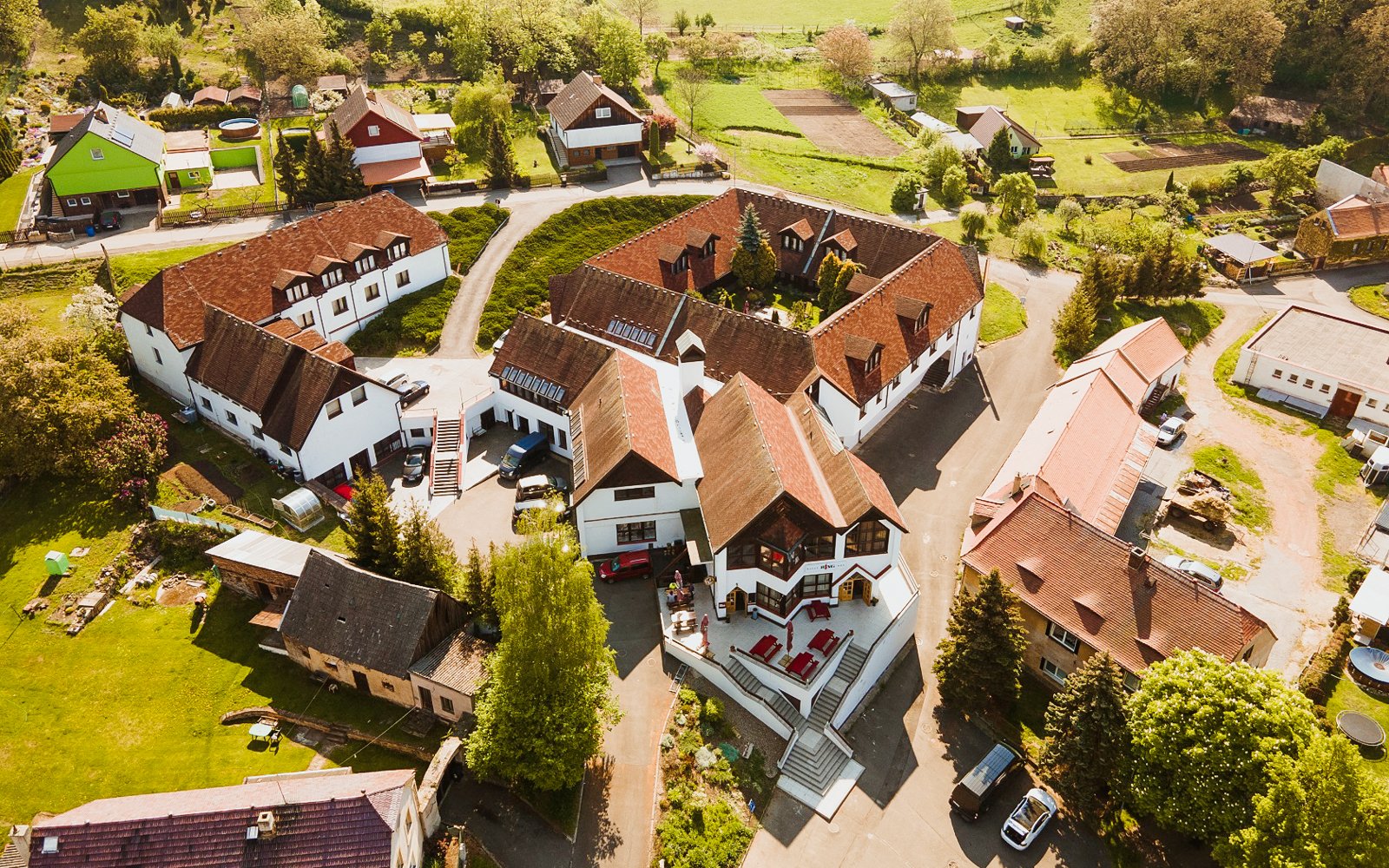 České středohoří v Hotelu Ring *** s polopenzí a neomezeným vstupem do sauny + fitness, stolní fotbal, šipky