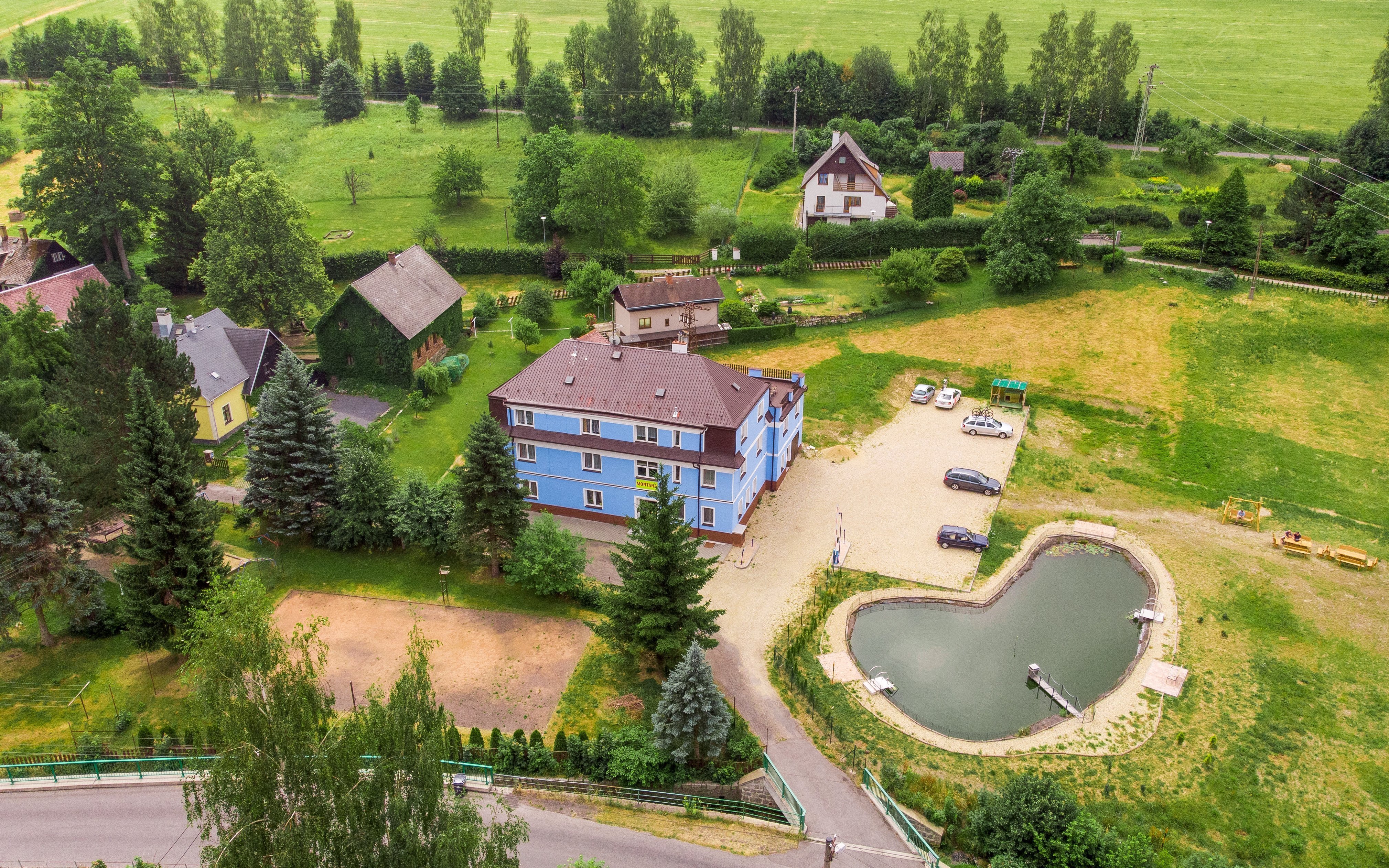 Jizerské hory: Lázně Libverda v Penzionu Montána se snídaní či polopenzí, vířivkou/saunou a procedurou