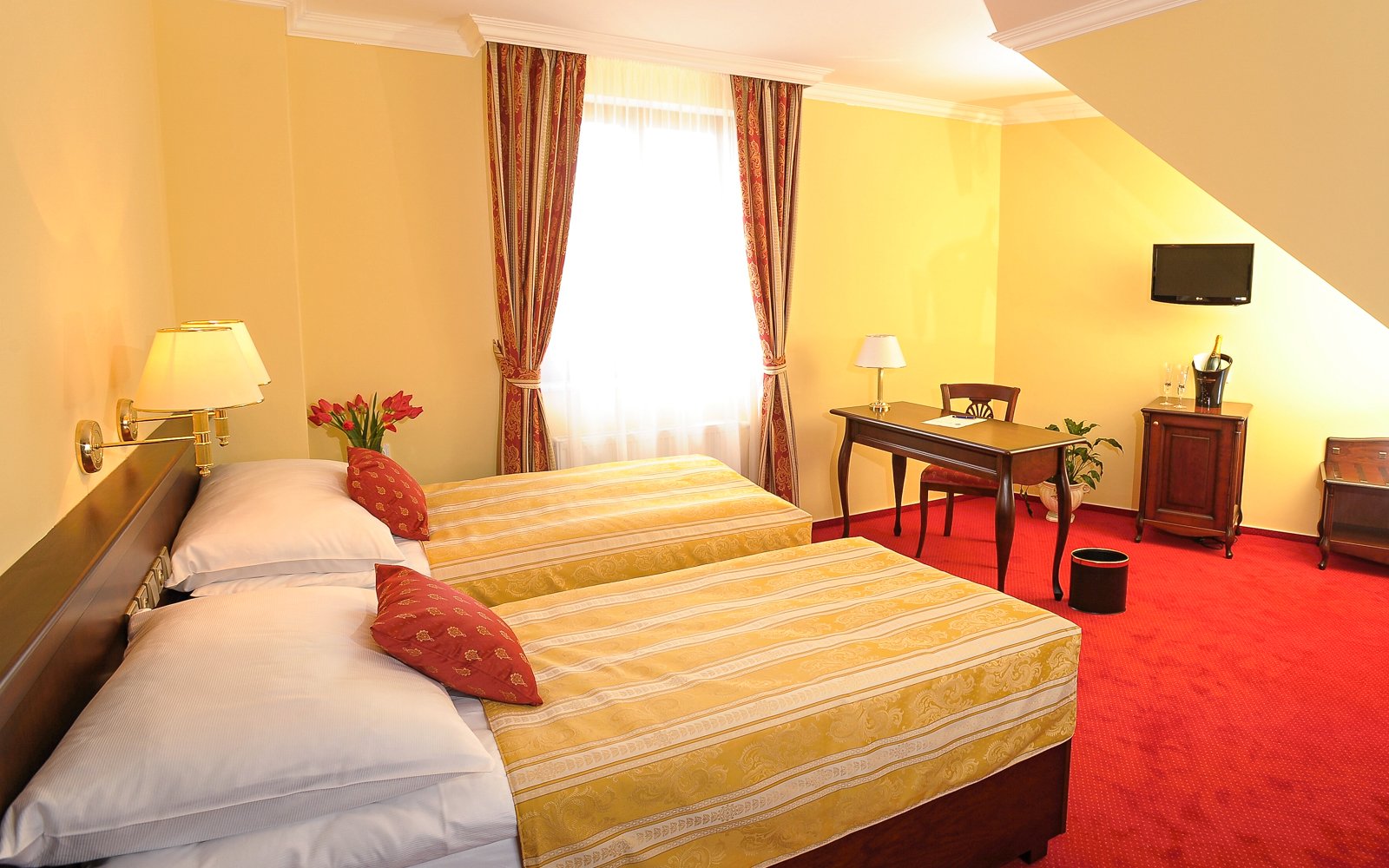 Český ráj: Centrum Jičína u památek v Hotelu U Krále *** se snídaněmi formou bufetu a vstupem do aquaparku