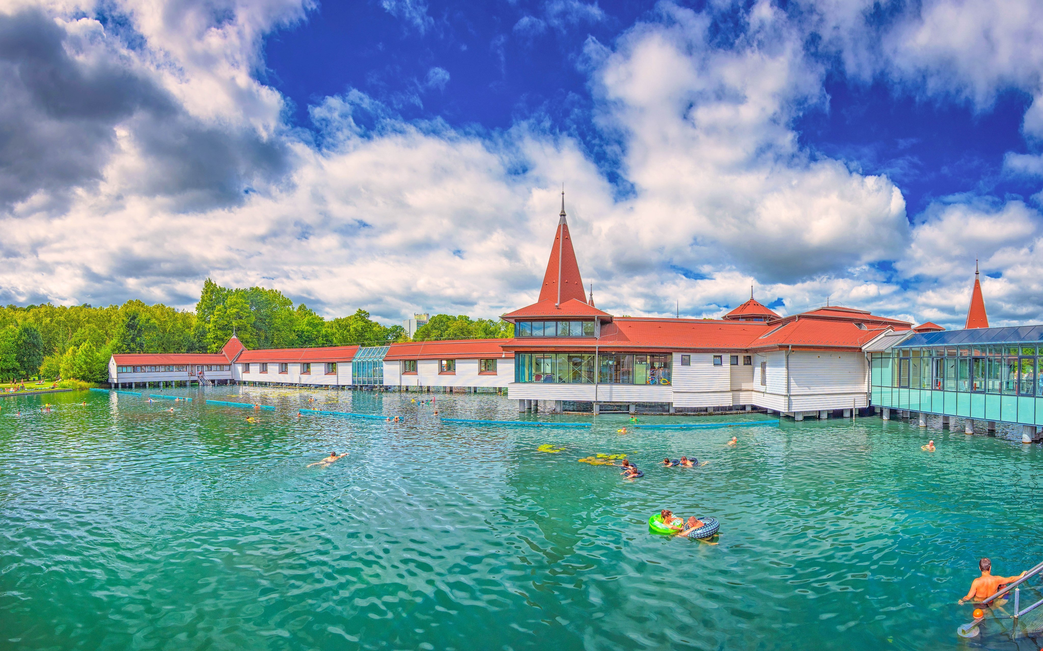 Hévíz jen 100 m od termálního jezera v Hotelu Majerik *** se snídaní a relaxační zahradou + možnost procedur
