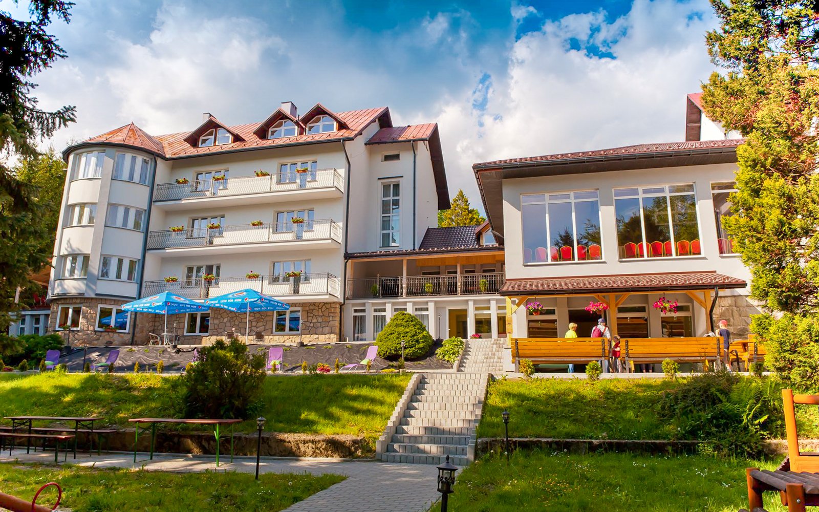 Polsko u hranic: Dom Wczasowy Beskidy se snídaní/polopenzí, wellness (bazén, vířivka, sauna) a vyžitím + sleva