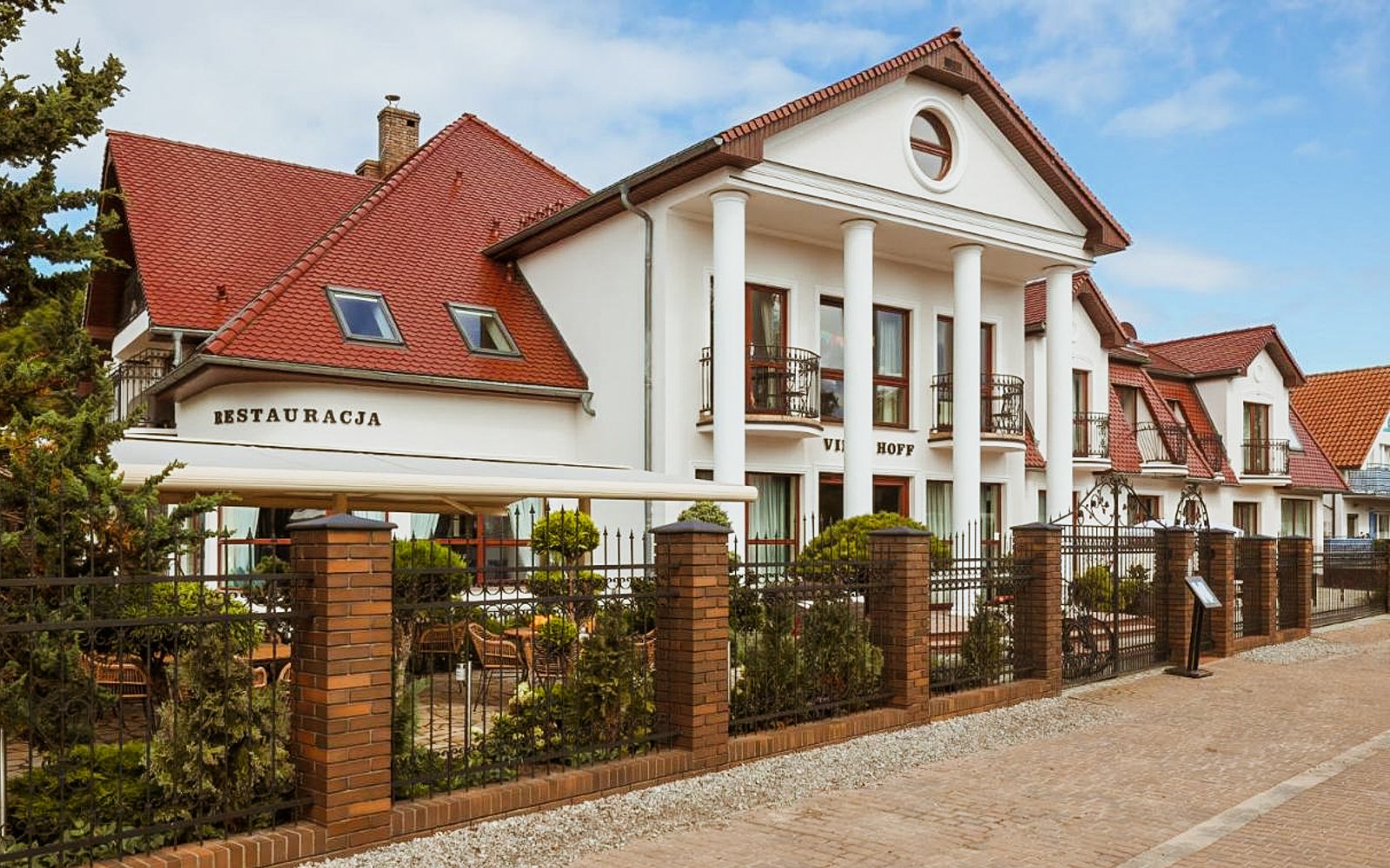 Baltské moře jen 100 m od pláže ve Ville Hoff *** s polopenzí, neomezeným wellness a masáží + káva a zákusek