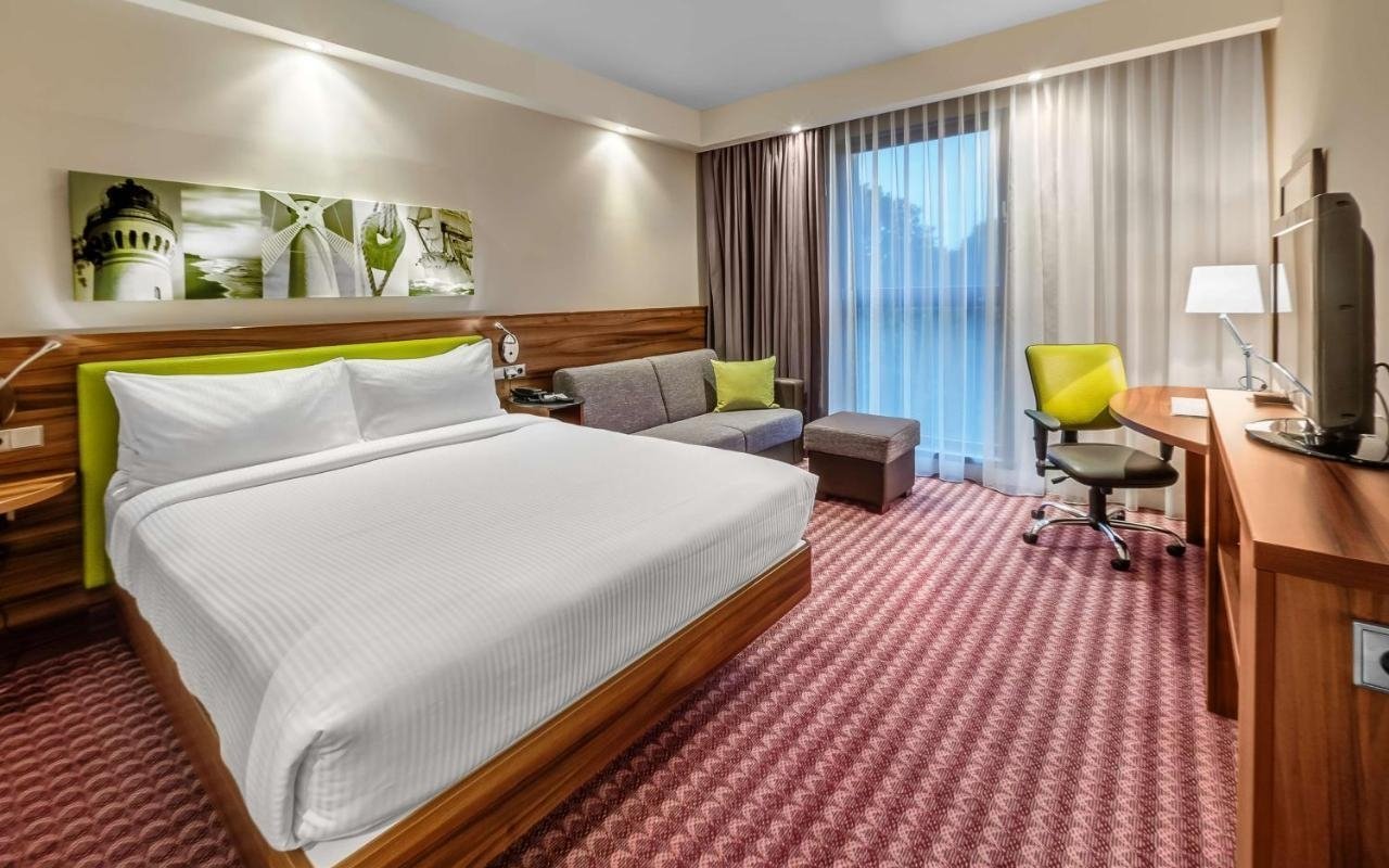 Lázně Svinoústí jen 1,4 km od pláže v Hotelu Hampton by Hilton Świnoujście **** s polopenzí a fitness centrem