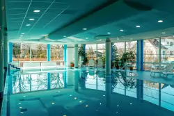 Beskydy: Pobyt v Yura Hoteli Čeladná s polpenziou, neobmedzeným wellness a fitness + detské ihrisko a zľavy
