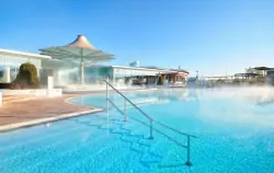 Relax v Rakúsku: Therme Laa - Hotel & Silent Spa **** s polpenziou, termálnymi kúpeľmi a wellness