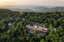 Pobyt v prírode blízko Ostrihomu: 4* Cardoner Hotel és Konferenciaközpont s polpenziou, wellness neobmedzene