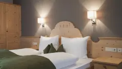 Izba, Hotel Kesslwirt, Tschars Kastelbell, Taliansko
